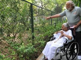 Pm Narendra Modi Spends Time With His Mother At 7 Rcr पंतप्रधान मोदींच्या निवासस्थानाला प्रथमच मातोश्रींची भेट