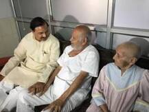 राष्ट्रपिता महात्मा गांधींचे नातू कनू गांधी पत्नीसह वृद्धाश्रमात!