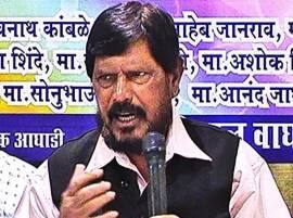 Rpi Leader Ramdas Athawale Reaction On Sairat Movie माझाही आंतरजातीय विवाह, पण माझी कोणी हत्या केली नाही: रामदास आठवले