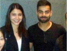 बंगळुरुच्या विजयानंतर विराट-अनुष्काचं सेलिब्रेशन