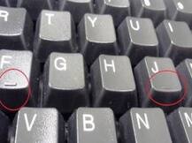 ...म्हणून कम्प्युटर कीबोर्डच्या F आणि J बटणांवर खुणा असतात!