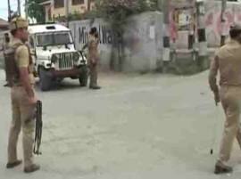 Two Policemen Shot Dead In Jammu And Kashmir One Terrorist Arrested श्रीनगरमध्ये पोलीस स्टेशनवर दहशतवादी हल्ला, दोन पोलीस शहीद
