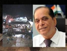 Builder D S Kulkarni Injured In Car Accident Driver Dead बिल्डर डी. एस. कुलकर्णी कार अपघातात जखमी, चालकाचा मृत्यू