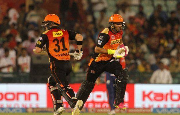 कालच्या सामन्यात 43वी धाव घेत टी-२० क्रिकेटमध्ये आपल्या 4000 धावा पूर्ण केल्या. 