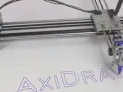 VIDEO: सुंदर हस्ताक्षर, चित्र रेखाटणारा खास रोबो