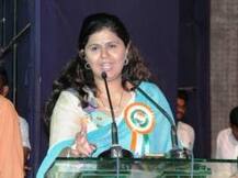 म्हणून राजकारण सोडायची इच्छा होते, पंकजा मुंडेंची उद्विग्नता