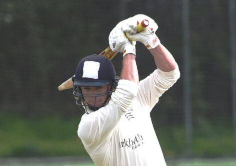 इंग्लंडच्या जॉर्डन क्लार्क आणि अॅलेक्स हेल्सनंही देशांतर्गत सामन्यात हा पराक्रम गाजवला होता. 