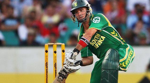 भारताच्या शार्दूल ठाकूरनं हॅरिस शील्डच्या एका सामन्यात एकाच षटकात सहा षटकार ठोकले होते.