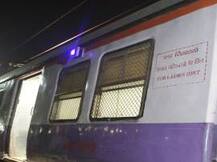 महिलांच्या सुरक्षेसाठी मुंबईतील लोकल ट्रेनमध्ये 'पॅनिक बटन'