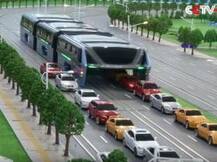 ट्रॅफिकवरुन चालणारी एलिव्हेटेड बस