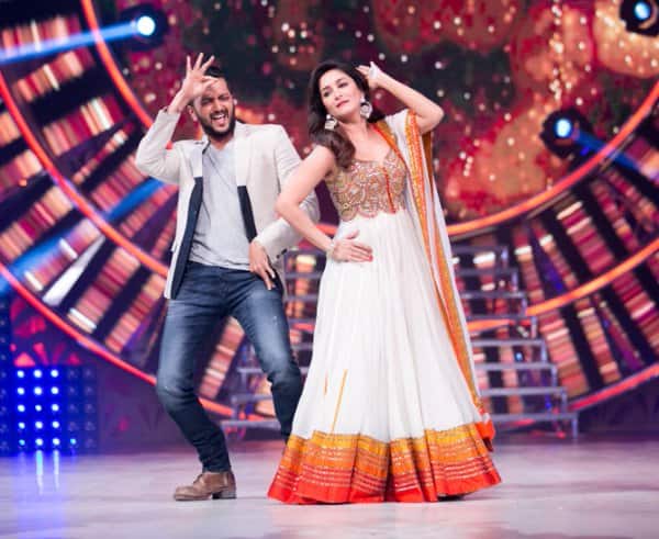 'सैराट' सिनेमाने मराठी सिनेसृष्टीत एक नवा इतिहास रचला आहे. या सिनेमाने बॉक्स ऑफिसवर आतापर्यंत सुमारे 75 कोटींची कमाई केली आहे.(फोटो : रितेश देशमुखचं ट्वीटर हँडल)