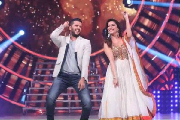 'अँड टीव्ही' वरच्या 'सो यू थिंक यू कॅन डान्स' या रिअलिटी शोमध्ये 'हाऊसफूल 3'च्या टीमने हजेरी लावली. (फोटो : रितेश देशमुखचं ट्वीटर हँडल)