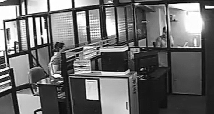 याचाच फायदा घेत चोरट्यांनी या घरांवर दरोडा टाकायला सुरुवात केली. 