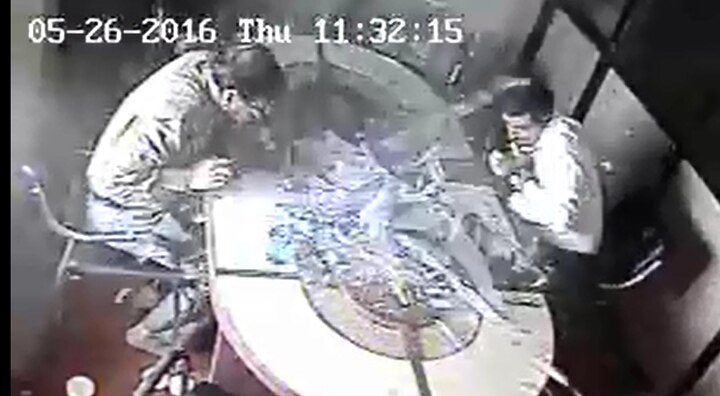 प्रोबेस कंपनीत झालेल्या स्फोटाच्या हदऱ्यानं अनेक दुकानांचं, घरांचं मोठ्या प्रमाणात नुकसान झालं.