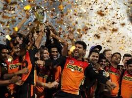 Ipl Virat Kohli Wins Orange Bhuvi Purple Cap Holder आयपीएलमध्ये दोन भारतीयांची धडाकेबाज कामगिरी!