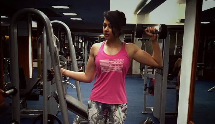 सपना व्यास पटेल या तरुणीनं अवघ्या वर्षभरात तब्बल 33 किलो वजन घटवलं. आजही ती अनेकांना फिटनेससंबंधी मार्गदर्शन करते. तसेच त्याविषयी प्रेरणाही देते.(फोटो: फेसबुक)