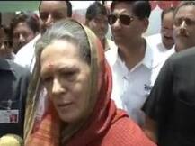 मोदी पंतप्रधान आहेत, शहेनशाह नाहीत, सोनियांचा संताप