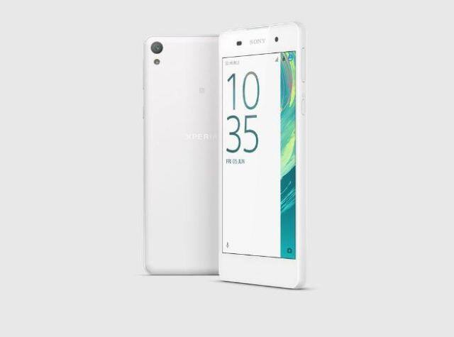 Xperia E5 Dual मध्ये 5 इंच स्क्रिन असून याचं रेझ्युलेशन 1280x720 पिक्सल आहे. यामध्ये MediaTek MT6735 कॉर्ड-कोअर प्रोसेसरचा आहे. 