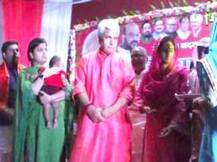 विमान पकडण्यासाठी स्पेशल ट्रेनचा वापर, पूनम महाजनांवर टीका