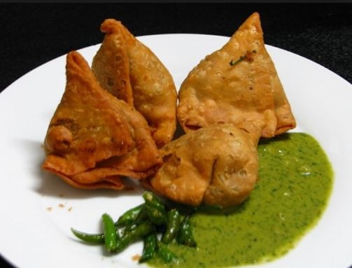 Pic of samosas with serial numbers goes viral, Internet reacts, know in details Samosas with Serial Numbers: আজব কান্ড! সিঙাড়ার গায়ে লেখা ক্রমিক সংখ্যা!