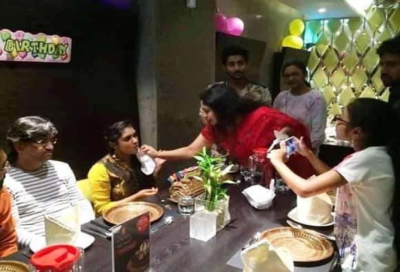 नागराज मंजुळे दिग्दर्शित 'सैराट'साठी तिची निवड झाली त्यावेळी ती सातवीत शिकत होती. रिंकू सध्या अकलूजच्या जिजामाता कन्या प्रशालामध्ये दहावीत शिकत आहे. (सर्व फोटो : रिंकू राजगुरु फॅन क्लब फेसबुक पेज)