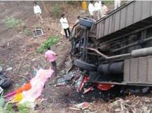 मुंबई-पुणे एक्स्प्रेस वे वर बस-कारचा अपघात, 17 जणांचा मृत्यू