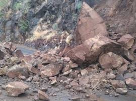 Landslide At Sajjangad In Satara मुसळधार पावसाने सज्जनगडावर दरड कोसळली, 8 गावं संपर्काबाहेर