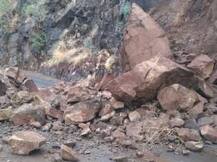 मुसळधार पावसाने सज्जनगडावर दरड कोसळली, 8 गावं संपर्काबाहेर