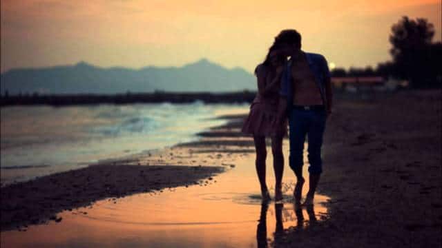 स्वतःची स्तुती केलेली प्रत्येकाला आवडते. पण मुलींची बॉयफ्रेंडकडून ही खास अपेक्षा असते. बॉयफ्रेंडने मुलीच्या कपड्यांपासून ते तिच्या स्वभावापर्यंत केलेली स्तुती ही मुलींना वेगळाच आनंद देते. सोबतच तुम्ही गर्लफ्रेंडवर किती प्रेम करता, ही जाणीव देखील क्षणोक्षणी करुन देणं गरजेचं आहे.