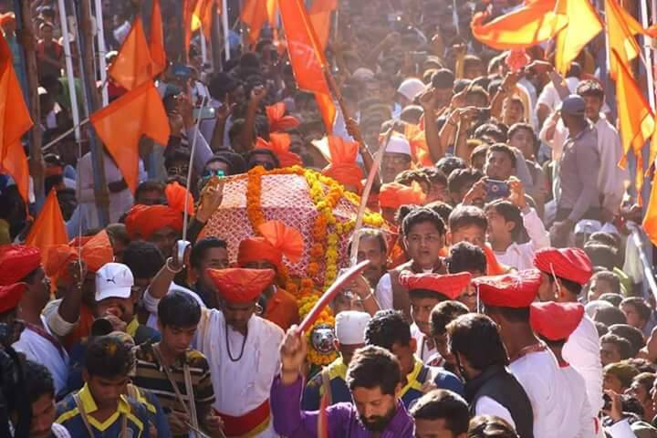 आज पहाटे साडे पाच वाजता ध्वजारोहणाने कार्यक्रमाची सुरुवात झाली. 