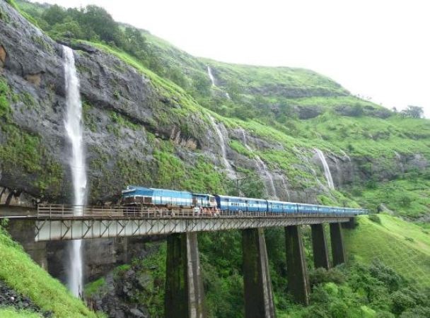Central Railway Announces 142 Special Trains For Konkan Route In Ganpati Festival Latest Update गणेशोत्सवासाठी 142 विशेष गाड्या, मध्य रेल्वेचं कोकणवासियांना गिफ्ट