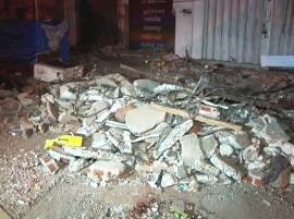 Slab Of 3 Story Building Collapses 2 Dead मुंबईत इमारतीचा स्लॅब कोसळला, दोघांचा मृत्यू