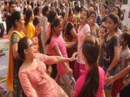 Dance On Bollywood Songs In Gwalior Yoga VIDEO : गोविंदाच्या गाण्यावर योग डान्स, अश्लीलतेचा आरोप