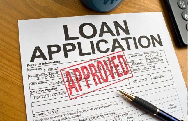 गृहखरेदीसाठी EMI वरदेखील लक्ष द्या. जर तुम्ही अविवाहीत असाल, तर तुमचा EMI 60 ते 65 टक्क्यांपेक्षा जास्त नसावा, आणि जर विवाहीत असाल, तर EMI 35 ते 40 टक्क्यांदरम्यानच असला पाहिजे. जास्त कर्जासाठी तुमच्या घराची किंमत जास्त असणे गरजेचे आहे. सामान्यत: कोणतीही हाऊसिंग फायनान्स कंपनी तुमच्या मासिक पगाराच्या 30 ते 55 टक्के कर्जाची रक्कम रिपेमेंट करण्याचा तगादा लावते. दुसरा पर्याय म्हणजे दीर्घकाळात कर्ज चुकते केल्यास तुमचा EMI कमी होऊ शकतो. 