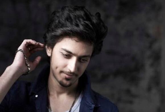 मुंबईत 5 एप्रिल 1990 मध्ये जन्मलेला किंशूक आता 25 वर्षांचा आहे.