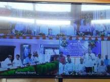 'रेल्वेच्या कार्यक्रमाचं वेळेत निमंत्रण मिळत नाही', सेना खासदार आक्रमक