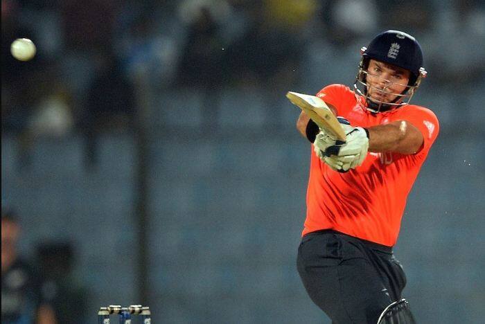 लब आणि वेसल्स यांच्या विक्रमी भागीदारीच्या जोरावर नॉटिंगहॅमशाअरनं 50 षटकात 8 गडी गमावत 445 धावांपर्यंत मजल मारली.