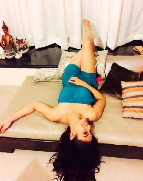 अभिनेत्री मौनी रॉय 