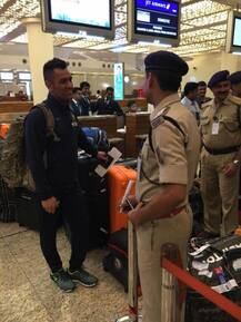 धोनीची टीम इंडिया झिम्बाब्वेला रवाना 