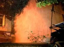 घाटकोपरमध्ये पाईपलाईन फुटली, वाहनं वाहून गेली