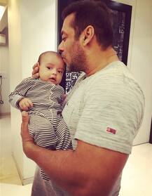 आहिलसोबत सलमानचा फोटो व्हायरल