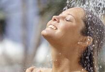 थंड पाण्याने आंघोळ करण्याचे आहेत जबरदस्त फायदे!