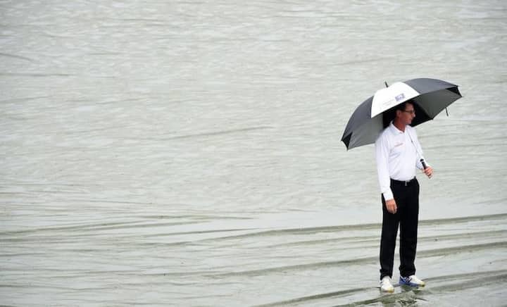 बाराव्या स्थानी ऑस्ट्रेलियाच्या रॉड टकर हे आहेत. टकर यांनी ऑस्ट्रेलिया आणि दक्षिण आफ्रिका यांच्यात झालेल्या टी२० सामन्यापासून अम्पायरिंगला सुरुवात केली. याच दोन संघादरम्यान झालेल्या एकदिवसीय सामन्यात त्यांनी अम्पायरिंग केले. त्यानंतर काही वर्षांनी त्यांनी कसोटी सामन्यासाठी अम्पायरिंगला सुरुवात केली.