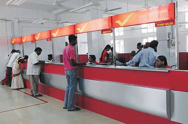 तुमचा लोकल रहिवासी पुरावा तयार करण्यासाठी पोस्ट ऑफिसमधून तुमच्या घरी एक पत्र स्वत:च्या नावे पाठवायचं आहे. हे पत्र रजिस्टर्ड किंवा स्पीड पोस्टानं पाठवणं गरजेचं आहे. साधारण पोस्ट पाठवू नये. जेव्हा तुमच्या घरी ते पत्र येईल त्यावेळी ते पत्र घेऊन पुन्हा एकदा तुम्हाला जवळच्या पोस्ट ऑफिसमध्ये जावं लागेल.