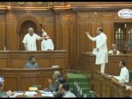 Bjp Mla Vijendra Gupta Takes A Stand बोलण्याची संधी न मिळाल्यानं आमदार चक्क बाकावर उभे राहिले!