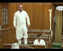 जेव्हा आमदार भर विधानसभेत बाकावर उभे राहिले!