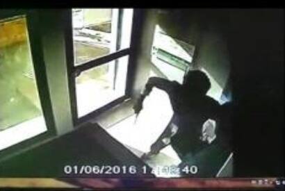 खरं तर याआधीही बंगलोरमधल्या एटीएममध्ये झालेल्या या हल्ल्यानं एटीएमचा सुरक्षेचा मुद्दा ऐरणीवर आला होता. पण बँकांनी यातून धडा घेतलेला दिसत नाही. कारण सुरक्षेच्या नावाखाली एटीएममध्ये सीसीटीव्ही व्यतिरिक्त काहीच नाही