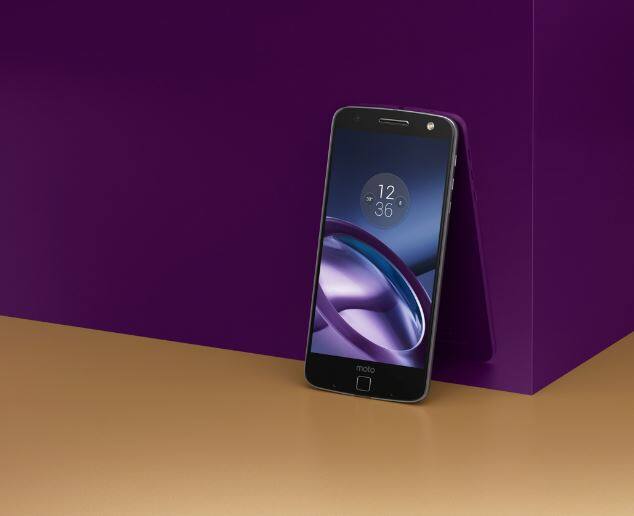  या स्मार्टफोनचे फिचर्स मोटो झेडप्रमाणेच आहेत, केवळ याला 3500 mAh क्षमतेची बॅटरी आहे. 