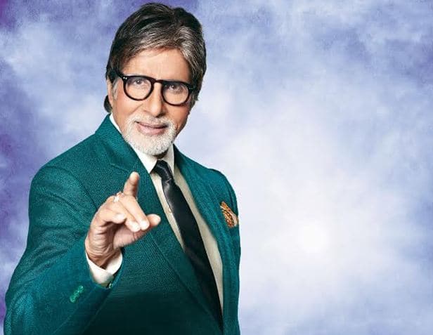 बॉलिवूडचे महानायक बिग बी अमिताभ बच्चन हे वयाच्या 73 व्या वर्षीही एका सिनेमातून जवळजवळ 20 कोटींची कमाई करतात. 