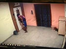 Chaddi Baniyan Gang Caught In Cctv ठाण्यात चड्डी बनियान गँग सीसीटीव्हीत कैद, चोरट्यांचा शोध सुरु